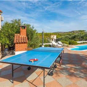 6 bedroom villa with pool in Milna, Brac Island sleeps 11